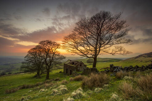 Derelict barn at sunset, Roach End, The Roaches, Peak District, Staffordshire, England, United Kingdom, Europe - RHPLF22412