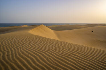 Blick auf Treibsand und Dünen bei Maspalomas, Gran Canaria, Kanarische Inseln, Spanien, Atlantik, Europa - RHPLF22424