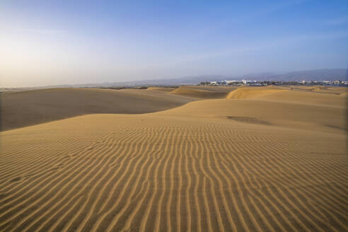 Blick auf Treibsand und Dünen bei Maspalomas, Gran Canaria, Kanarische Inseln, Spanien, Atlantik, Europa - RHPLF22425