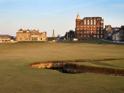 The Old Course und Royal And Ancient Golf Club in St. Andrews, Fife, Schottland, Vereinigtes Königreich, Europa - RHPLF22436