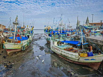 Fischerboote im Marktgebiet von Belem, Brasilien, Südamerika - RHPLF22515