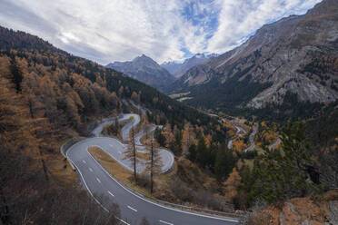 Switzerland, Grisons, Sankt Moritz, View of Maloja Pass road in autumn - RUEF03767