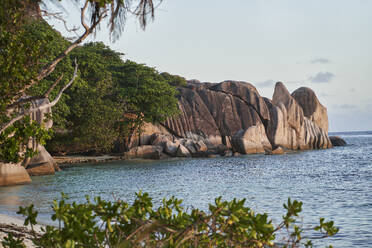 Seychelles, La Digue, Coastal rock formations - RORF02955