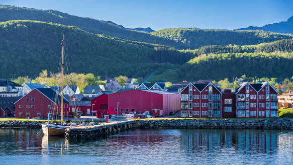 Norwegen, Nordland, Melbu, Abgelegenes Dorf auf der Insel Langoya - STSF03346