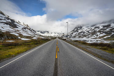 Norwegen, Vestfold og Telemark, Europastraße E134, die durch das Haukelifjell verläuft - RJF00913