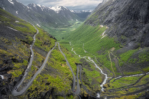 Norwegen, More og Romsdal, Blick auf den Trollstigen-Pass - RJF00929