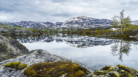 Norway, Nordland, Panoramic view of clear alpine lake - STSF03348