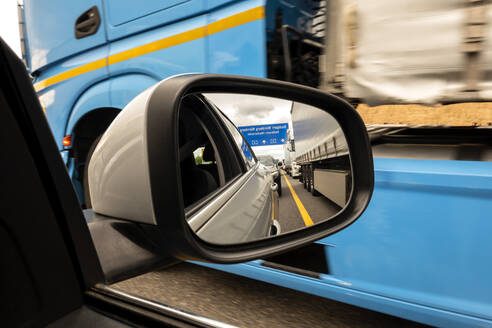 Traffic jam reflecting in side-view mirror - NDF01495