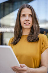 Thoughtful businesswoman with tablet PC - DIGF18493