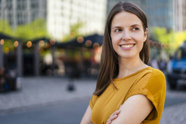 Smiling businesswoman with brown hair - DIGF18497