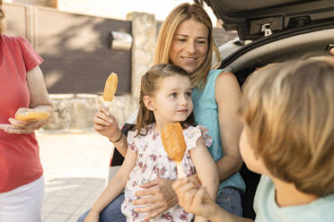 Cute girl with mother by grandmother and brother - JCCMF06790