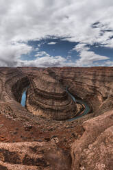 Von oben atemberaubende Landschaft mit Felsformationen im Hochland des Canyonlands National Park, Utah in den USA - ADSF36072