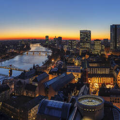 Blick über die Schirn Kunsthalle auf die Skyline von Frankfurt am Main, Hessen, Deutschland, Europa - RHPLF22563