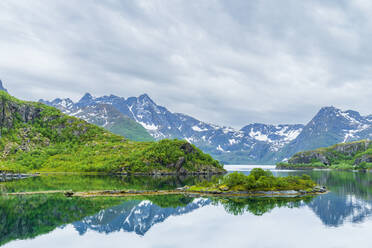 Norway, Nordland, Nusfjord, Scenic view of Hadselfjord on Austvagoya island - STSF03396