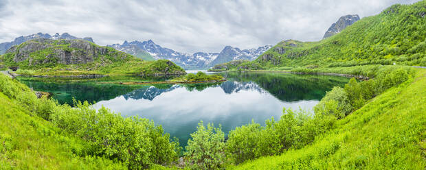 Norway, Nordland, Nusfjord, Scenic view of Hadselfjord on Austvagoya island - STSF03397