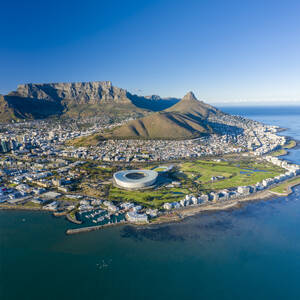 Luftaufnahme des Kapstadt-Stadions und der Stadt, Westkap, Kapstadt, Südafrika. - AAEF15208