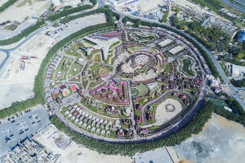 Luftaufnahme des Dubai Miracle Garden, Dubai, Vereinigte Arabische Emirate. - AAEF15274