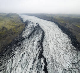 Luftaufnahme der Eisbildung auf dem Gletscher, Myrdalshreppur, Island. - AAEF15374