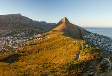 Luftaufnahme vom Signal Hill in der Morgendämmerung, Kapstadt, Westkap, Südafrika, Afrika - RHPLF22646