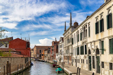 Blick auf den Rio della Madonna dell'Orto mit typischen venezianischen Häusern, Venedig, UNESCO-Weltkulturerbe, Venetien, Italien, Europa - RHPLF22798