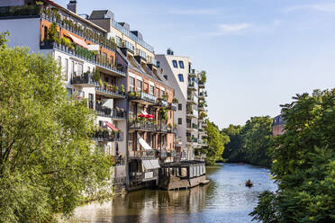 Deutschland, Sachsen, Leipzig, Wohnungen am Weißen Elsterkanal - WDF06969