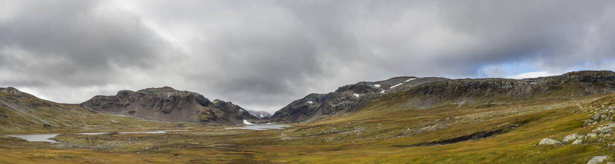 Norwegen, Panoramablick auf Wolken über einer Hochebene im Hardangervidda-Nationalpark - HUSF00262