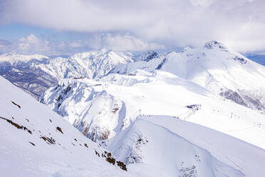 Schneebedeckte Bergketten - OMIF01058