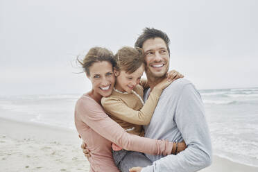 Carefree family with daughter on the beach - RORF03018