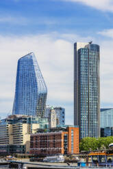 UK, England, London, Skyline mit hohen modernen Wolkenkratzern - THAF03091