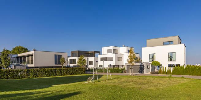 Deutschland, Baden-Württemberg, Ulm, Panoramablick auf modernen Vorort - WDF07004