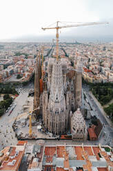 Spanien, Katalonien, Barcelona, Luftaufnahme der Basilika Sagrada Familia - MMPF00227