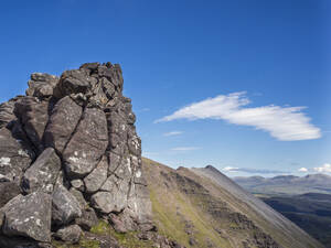 UK, Schottland, Felsformation auf dem Gipfel des Berges An Teallach - HUSF00309