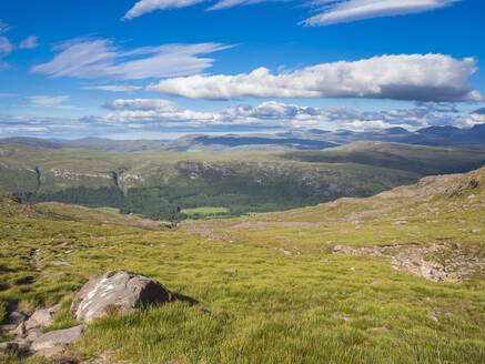 UK, Schottland, Grüne Landschaft der nordwestlichen Highlands - HUSF00313