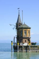 Deutschland, Baden-Württemberg, Konstanz, Alter Leuchtturm am Rande der Hafenmole - WIF04563