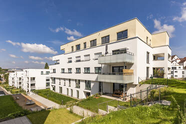 Germany, Baden-Wurttemberg, Leonberg, Apartments in new modern development area - WDF07020