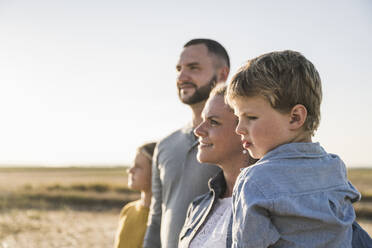 Confident family looking at distance - UUF27138