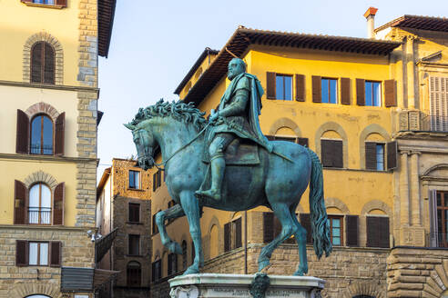 Italien, Toskana, Florenz, Reiterdenkmal von Cosimo I. auf der Piazza della Signoria - TAMF03454