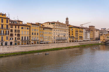 Italien, Toskana, Florenz, Häuserzeile am Arno - TAMF03459