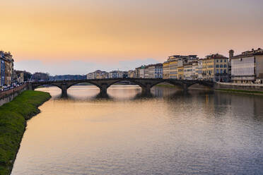 Italy, Tuscany, Florence, Arno River and Holy Trinity Bridge at dusk - TAMF03460