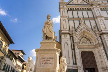 Italy, Tuscany, Florence, Statue of Dante Alighieri in front of Basilica of Holy Cross - TAMF03469