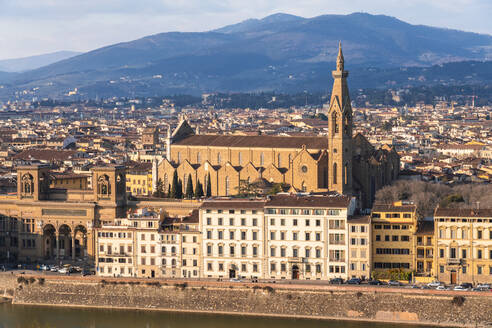 Italien, Toskana, Florenz, Basilika des Heiligen Kreuzes und umliegende Gebäude - TAMF03477
