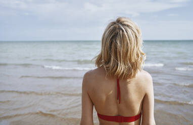 Woman in blond hair looking at sea - AZF00420