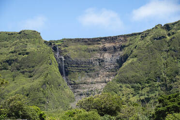 Portugal, Azoren, Wasserfall Poco Ribeira do Ferreiro auf der Insel Flores - HLF01330