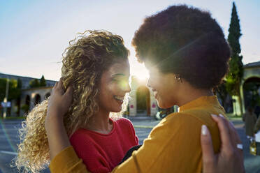 Smiling lesbian couple embracing on sunny day - GGGF01048