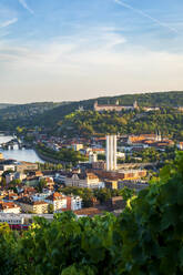 Festung Marienberg und Gebäude in der Stadt, Würzburg, Deutschland - NDF01512