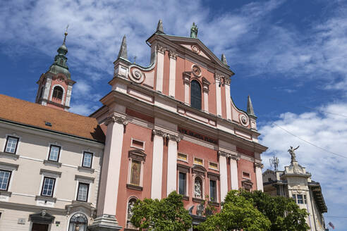 Slowenien, Ljubljana, Fassade der Franziskanerkirche der Verkündigung - ABOF00835