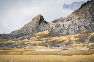 Atemberaubende Kulisse von Felsformationen im Hochland von Factory Butte in Utah, USA - ADSF36796