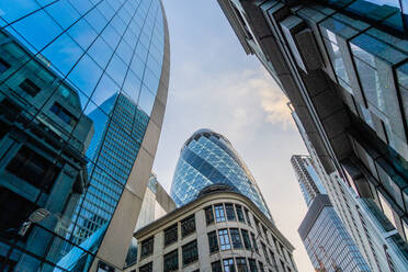 Architektonisches Detail einschließlich The Gherkin, City of London, London, England, Vereinigtes Königreich, Europa - RHPLF22909