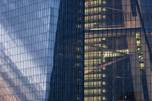 Detail des neuen Gebäudes der Europäischen Zentralbank bei Nacht, Frankfurt, Hessen, Deutschland, Europa - RHPLF22938