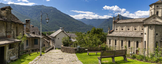 Das historische Zentrum des Dorfes Vogogna, Ossola-Tal, Bezirk Verbano Cusio Ossola, Piemont, Italien, Europa - RHPLF23098